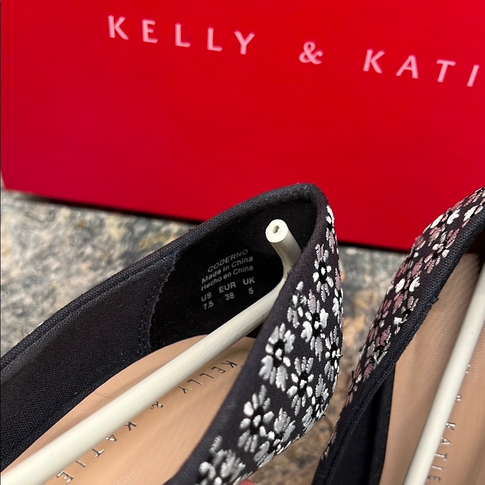 Kelly & Katie Black and White Geometric Heels - Picture 4 of 4